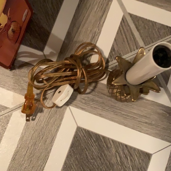 Vintage Brass Pineapple lamp - Picture 3 of 9